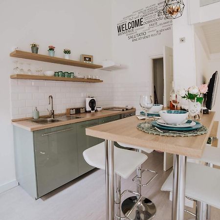 Comfy Apartment At New York Cafe With Aircon Budapeste Exterior foto